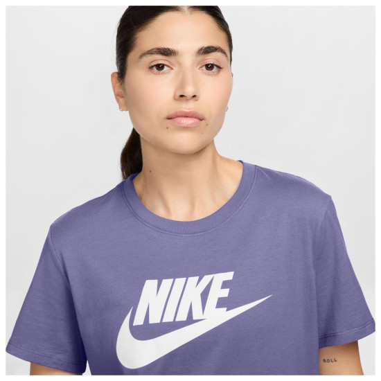 Nike Γυναικεία κοντομάνικη μπλούζα Sportswear Essentials Nike Γυναικεία κοντομάνικη μπλούζα Sportswear Essentials